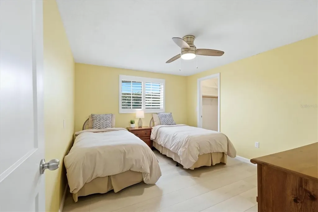 24 N Oakwood Drive N Englewood FL 34223