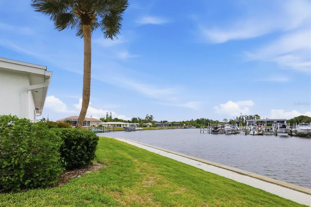 24 N Oakwood Drive N Englewood FL 34223
