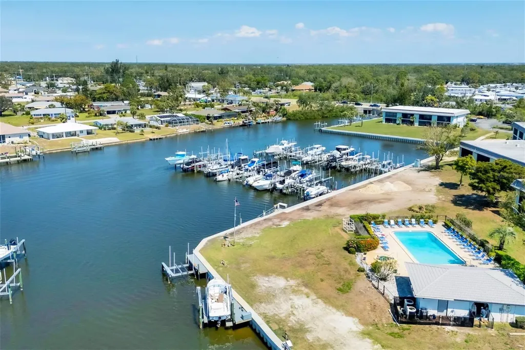 24 Oakwood Drive N Englewood FL 34223