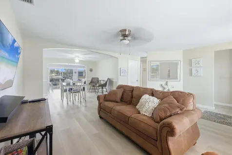 24 N Oakwood Drive N Englewood FL 34223