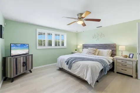24 N Oakwood Drive N Englewood FL 34223