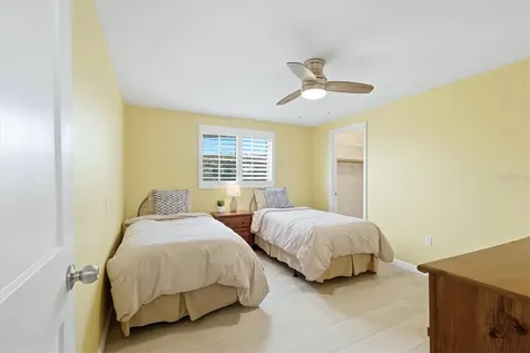 24 N Oakwood Drive N Englewood FL 34223