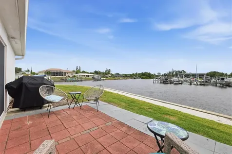 24 N Oakwood Drive N Englewood FL 34223