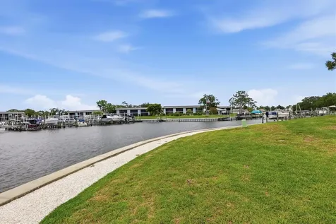 24 N Oakwood Drive N Englewood FL 34223