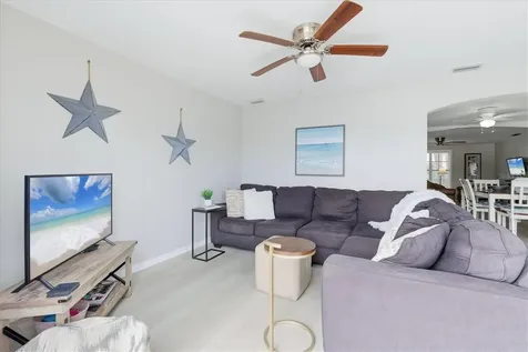 24 N Oakwood Drive N Englewood FL 34223