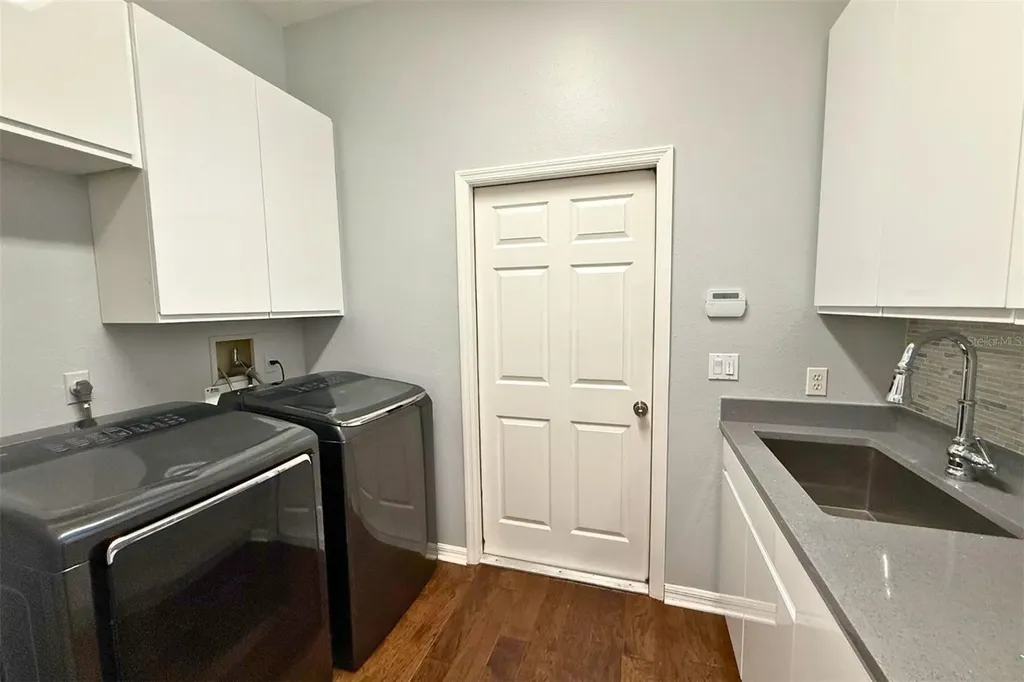 4824 Hanging Moss Lane Sarasota FL 34238