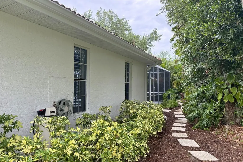 4824 Hanging Moss Lane Sarasota FL 34238