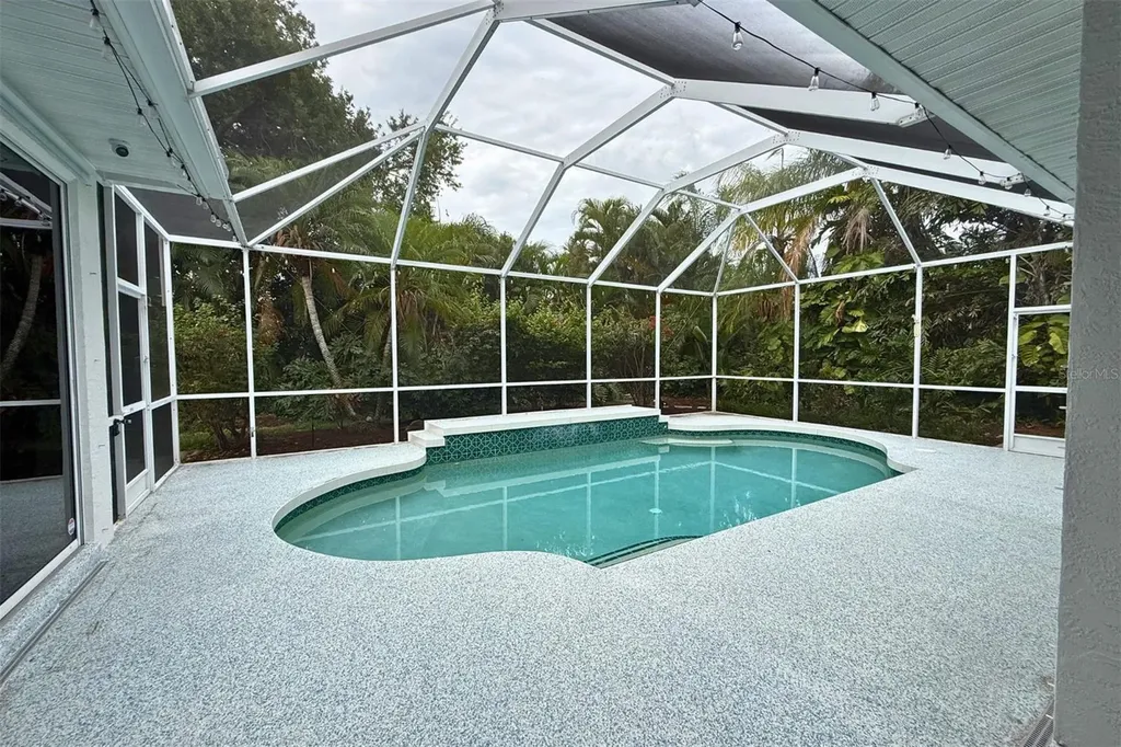 4824 Hanging Moss Lane Sarasota FL 34238