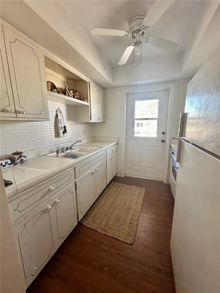 1221 Drew Street Clearwater FL 33755