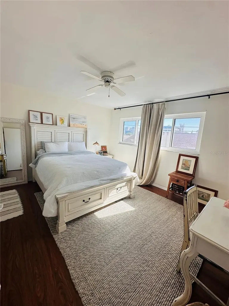 1221 Drew Street Clearwater FL 33755