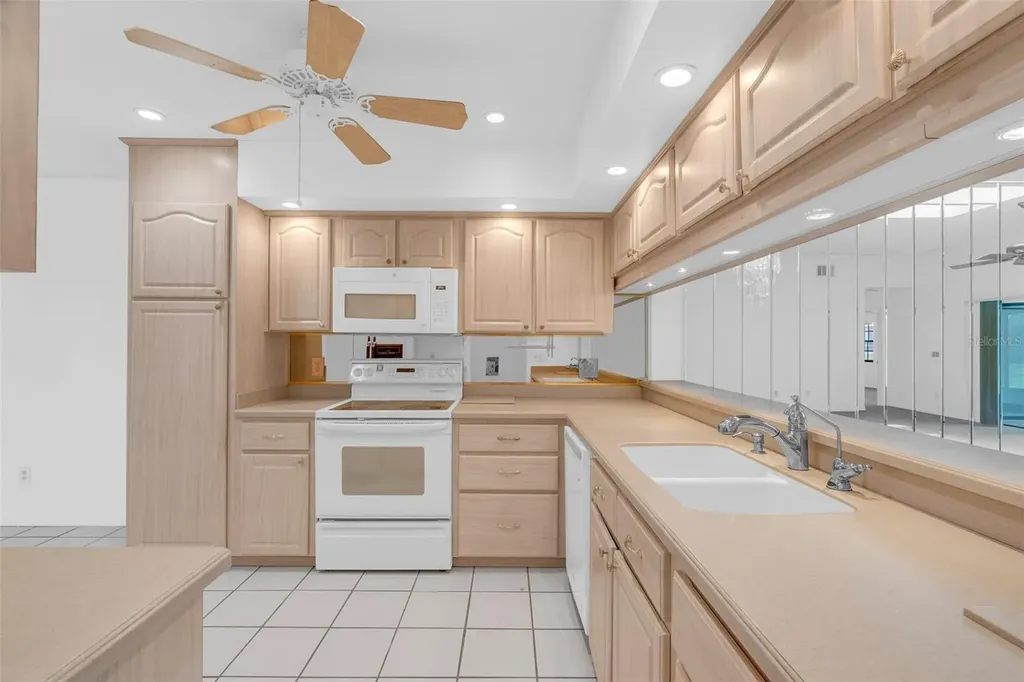 8237 Breeze Cove Lane Orlando FL 32819