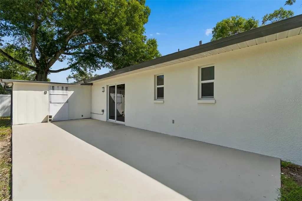 3725 Ambermist Drive Tampa FL 33619