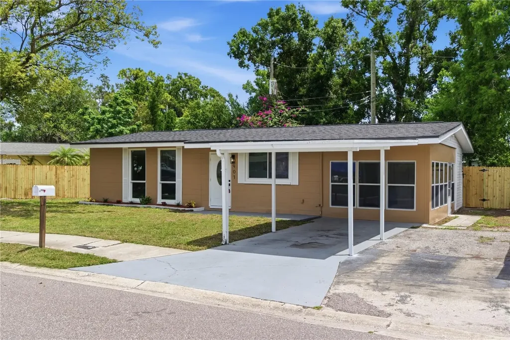 907 Leisure Avenue Tampa FL 33613