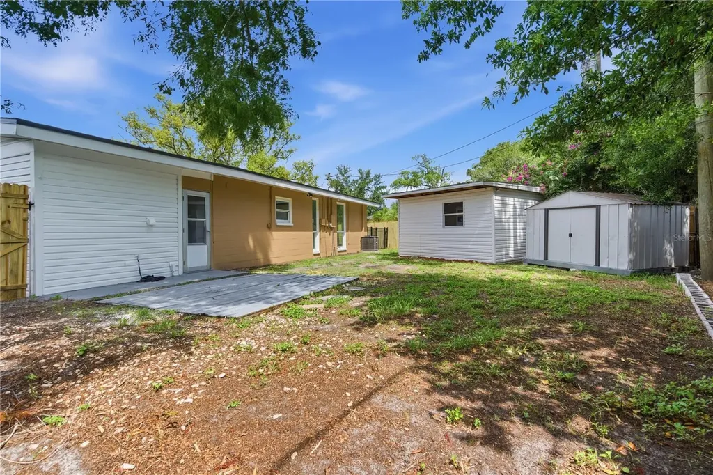 907 Leisure Avenue Tampa FL 33613