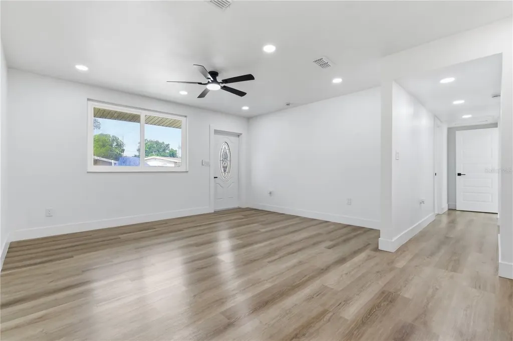907 Leisure Avenue Tampa FL 33613