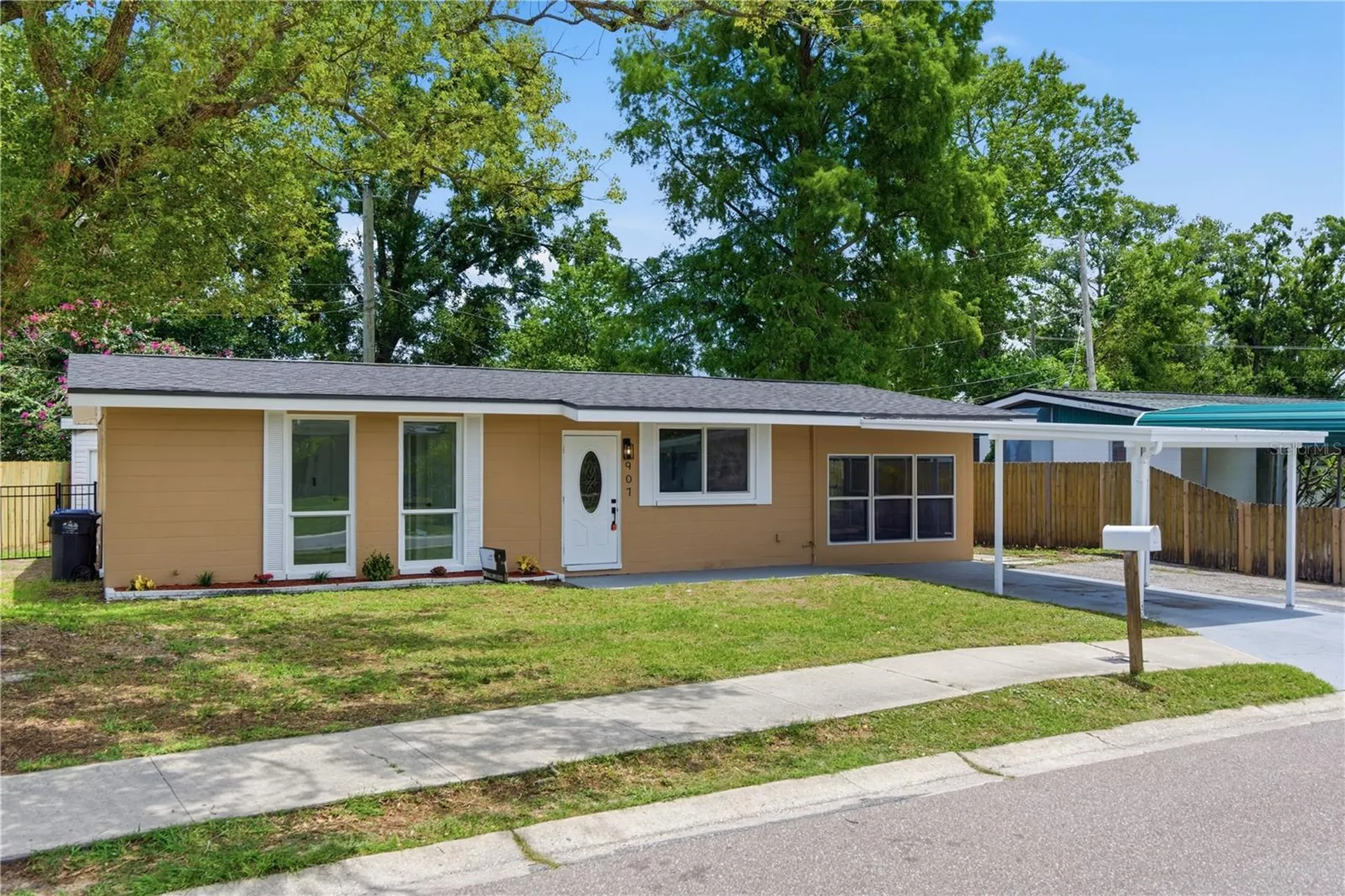 907 Leisure Avenue Tampa FL 33613