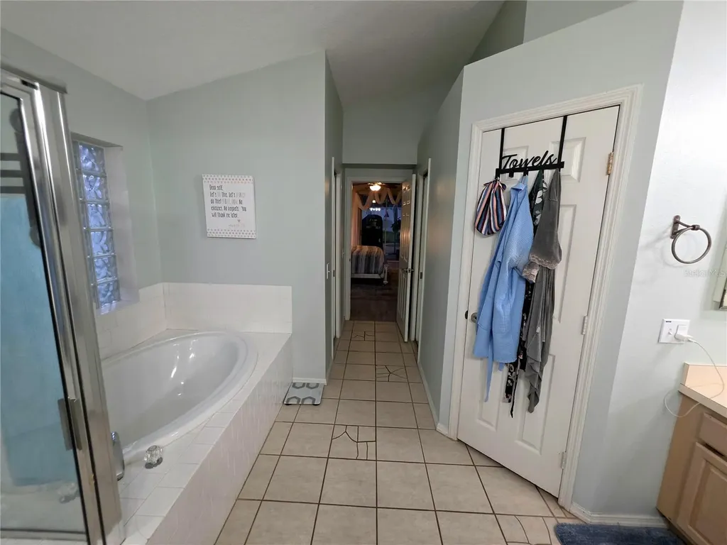 18507 Country Crest Place Tampa FL 33647