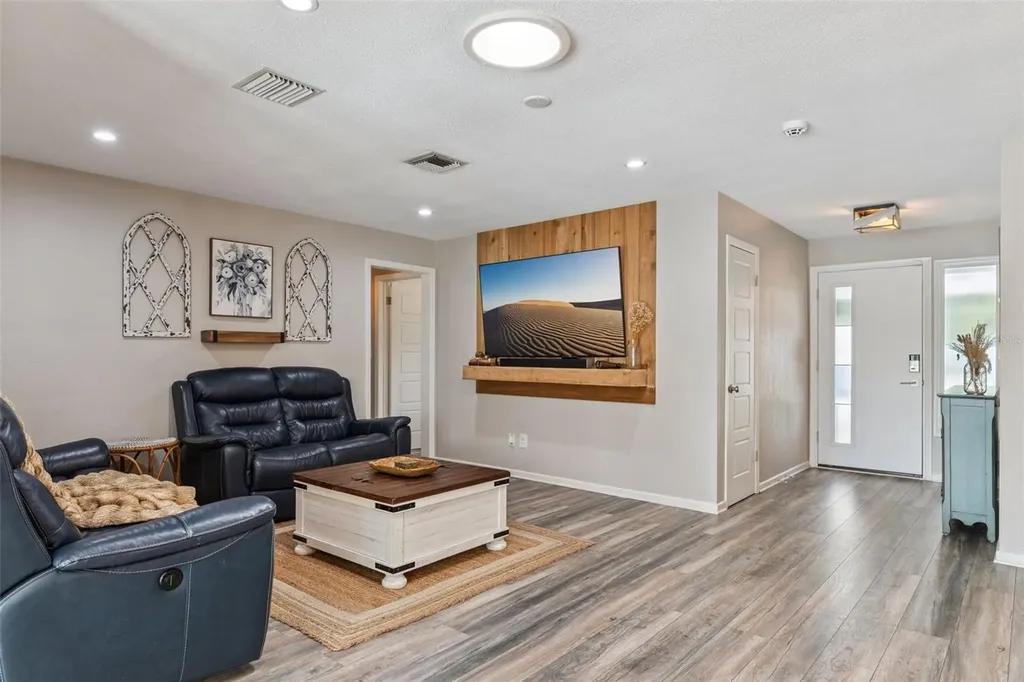 2609 S Crystal Lake Drive Orlando FL 32806