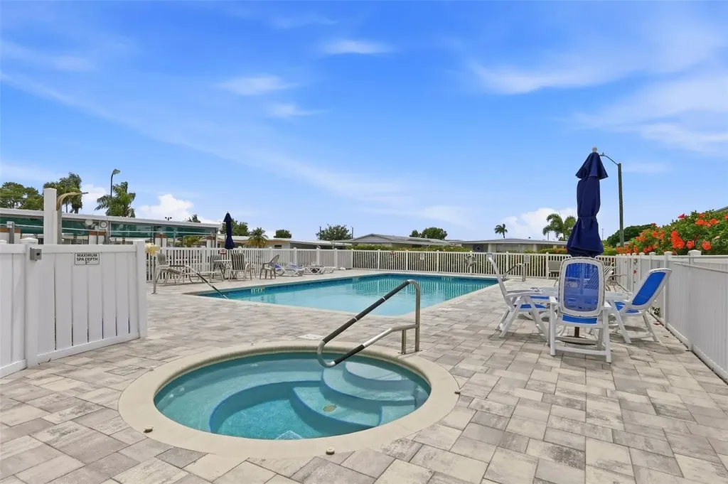 633 54th Way South Way S Gulfport FL 33707