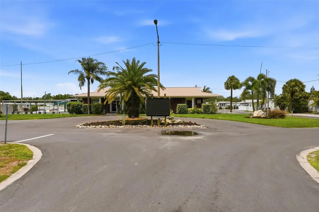 633 54th Way South Way S Gulfport FL 33707