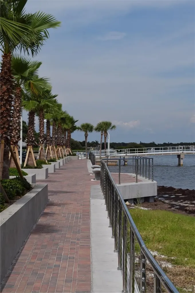 633 54th Way South Way S Gulfport FL 33707