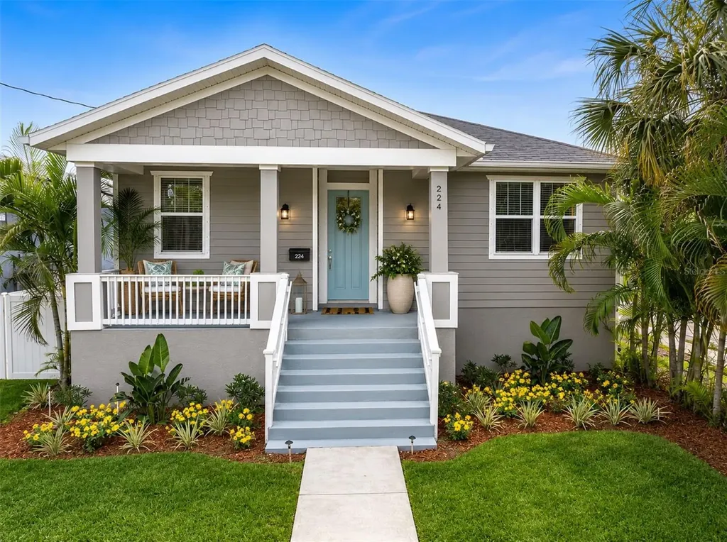 224 NE Jefferson Circle N St Petersburg FL 33702