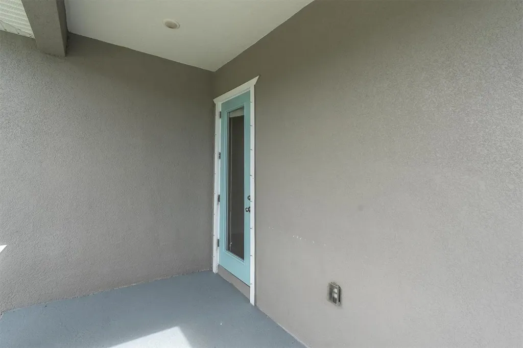 224 NE Jefferson Circle N St Petersburg FL 33702
