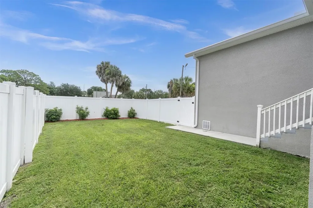 224 NE Jefferson Circle N St Petersburg FL 33702