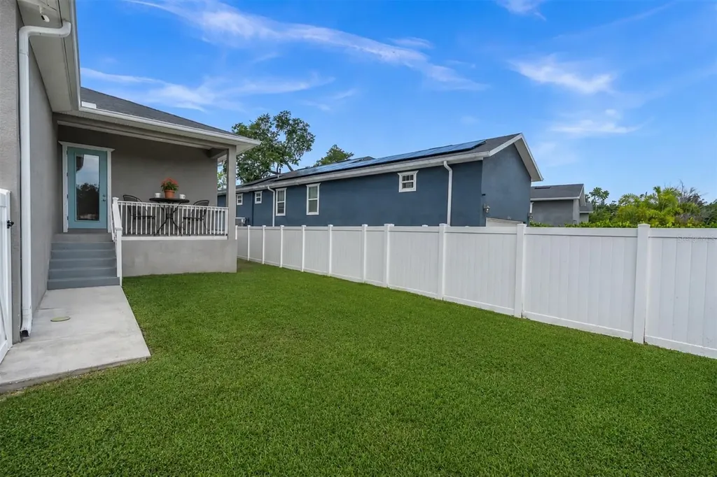 224 NE Jefferson Circle N St Petersburg FL 33702