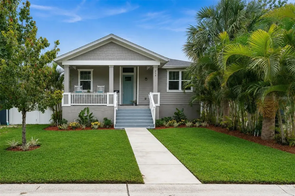 224 NE Jefferson Circle N St Petersburg FL 33702