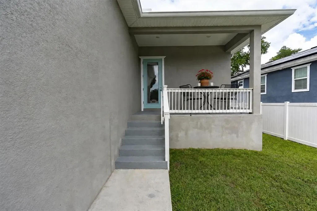 224 NE Jefferson Circle N St Petersburg FL 33702