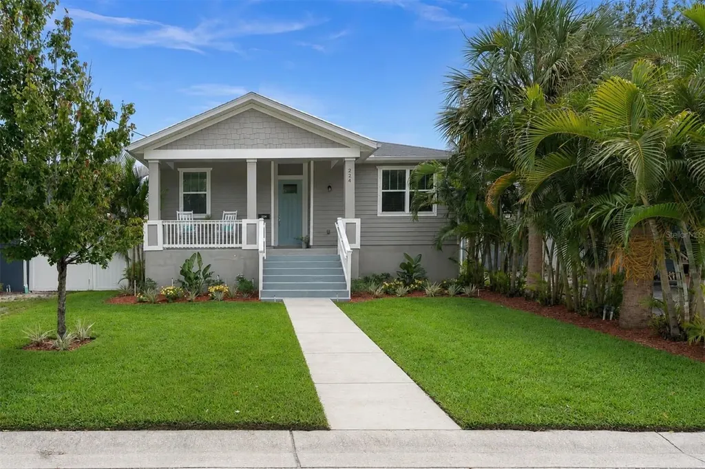 224 NE Jefferson Circle N St Petersburg FL 33702