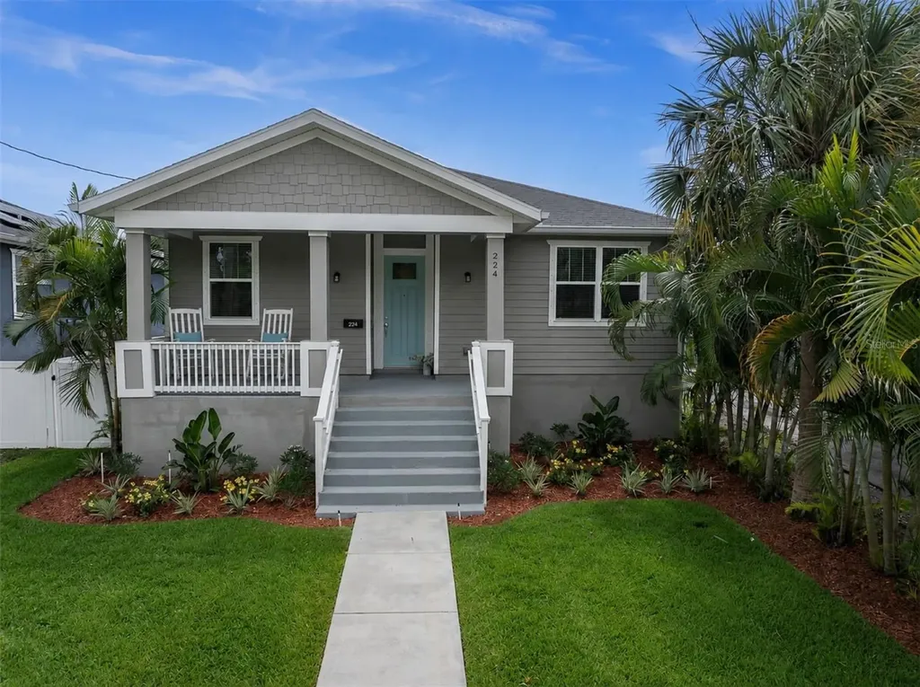 224 NE Jefferson Circle N St Petersburg FL 33702