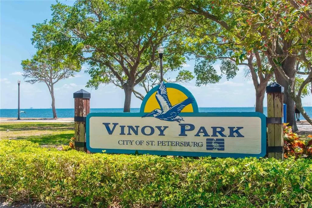 224 NE Jefferson Circle N St Petersburg FL 33702