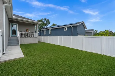 224 NE Jefferson Circle N St Petersburg FL 33702