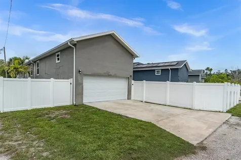 224 NE Jefferson Circle N St Petersburg FL 33702