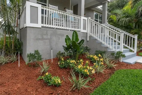 224 NE Jefferson Circle N St Petersburg FL 33702