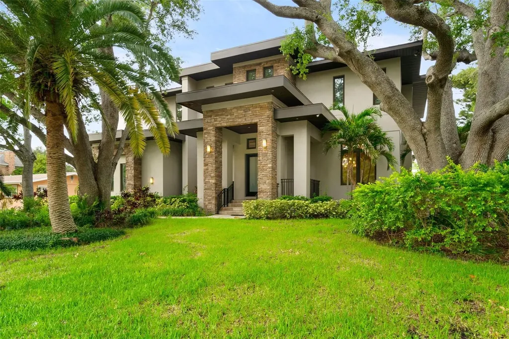 4905 W Spring Lake Drive Tampa FL 33629