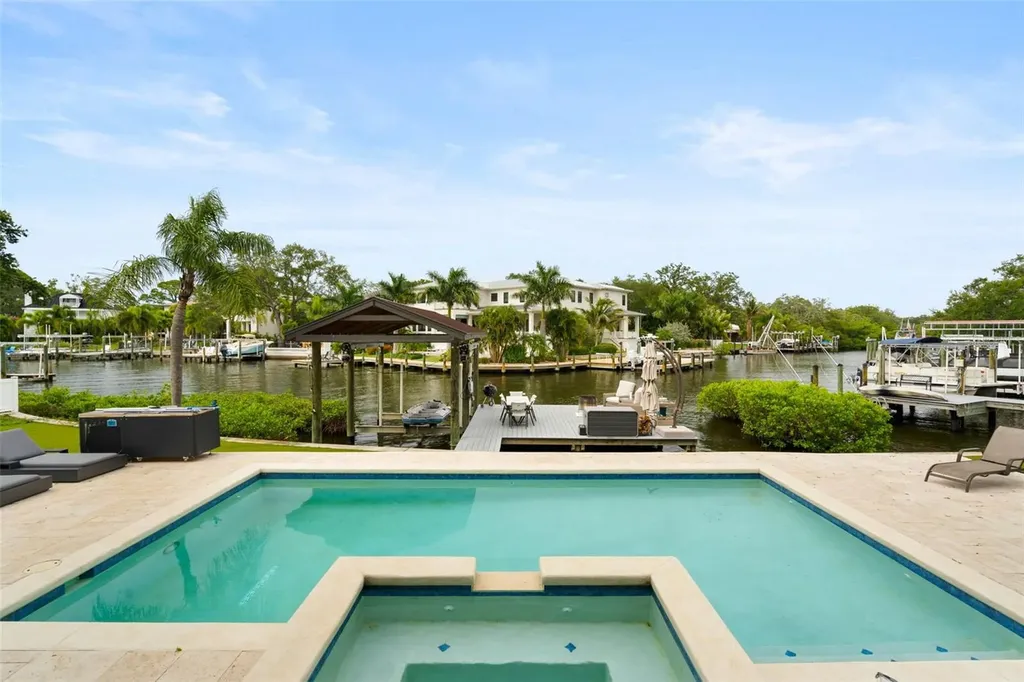 4905 W Spring Lake Drive Tampa FL 33629