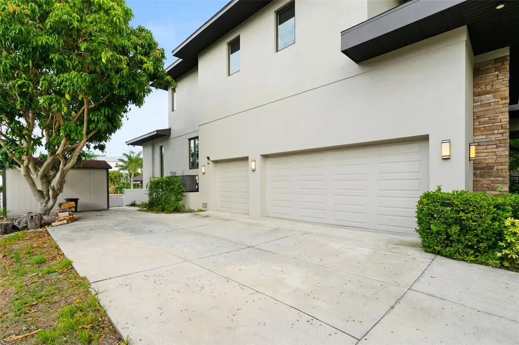 4905 W Spring Lake Drive Tampa FL 33629
