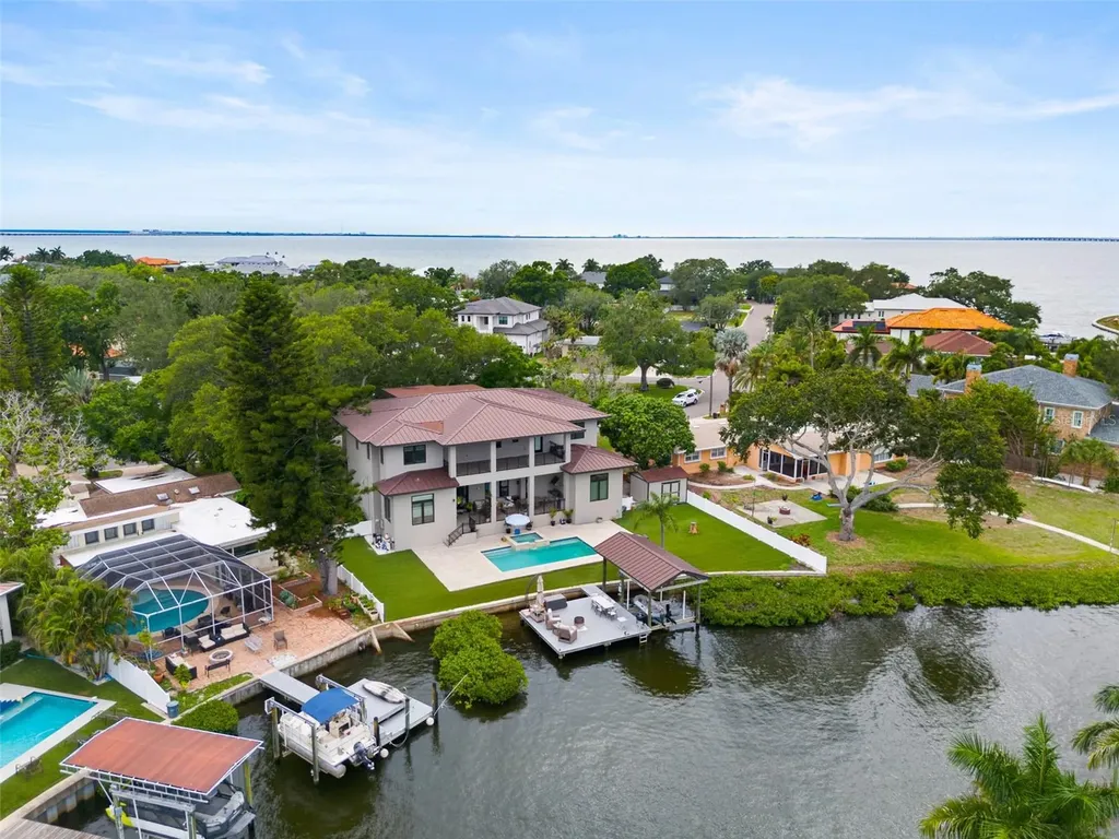 4905 W Spring Lake Drive Tampa FL 33629