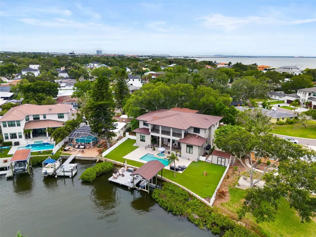 4905 W Spring Lake Drive Tampa FL 33629