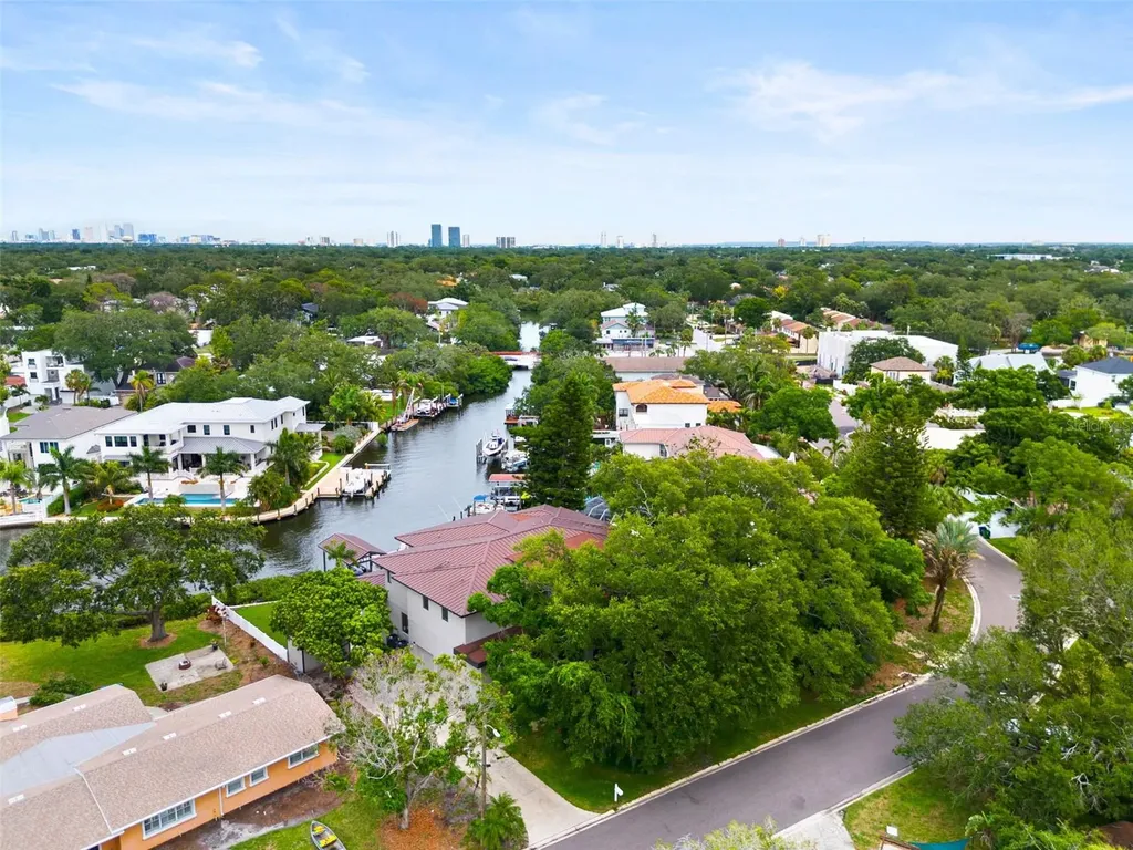4905 W Spring Lake Drive Tampa FL 33629