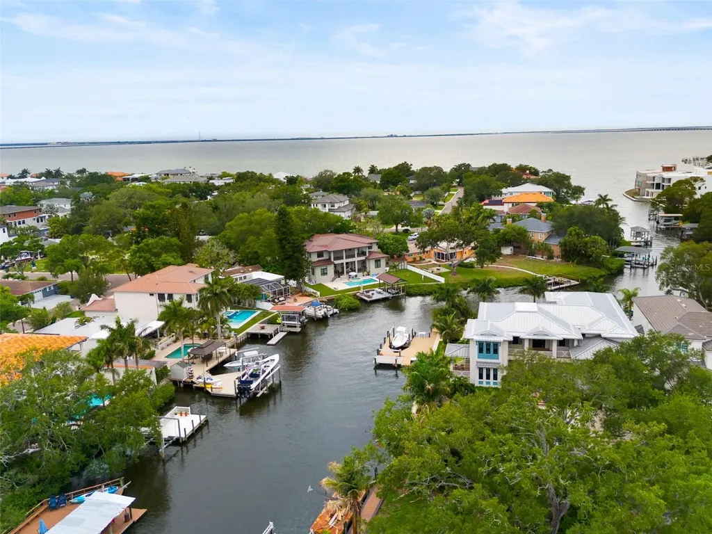 4905 W Spring Lake Drive Tampa FL 33629