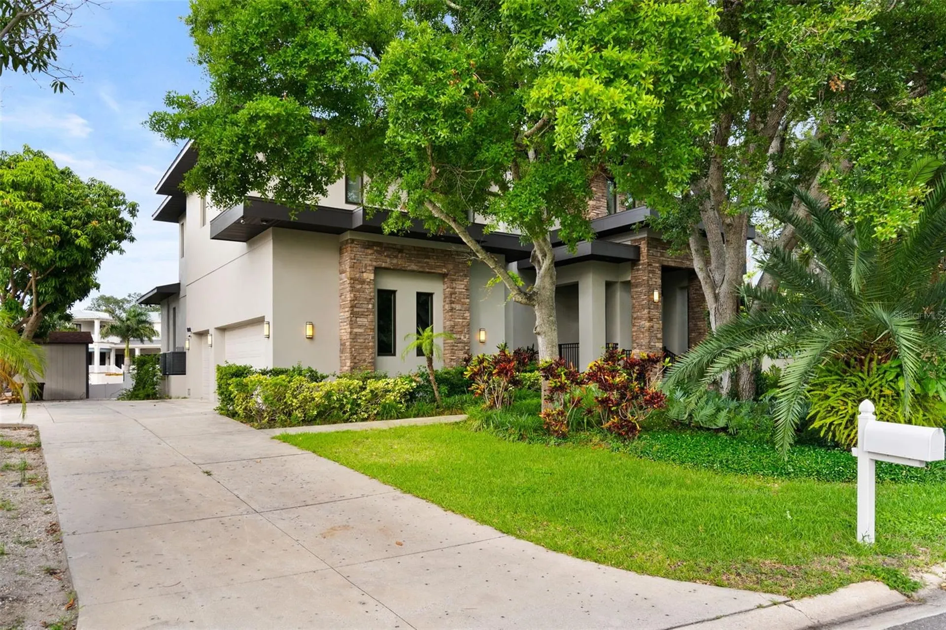 4905 W Spring Lake Drive Tampa FL 33629
