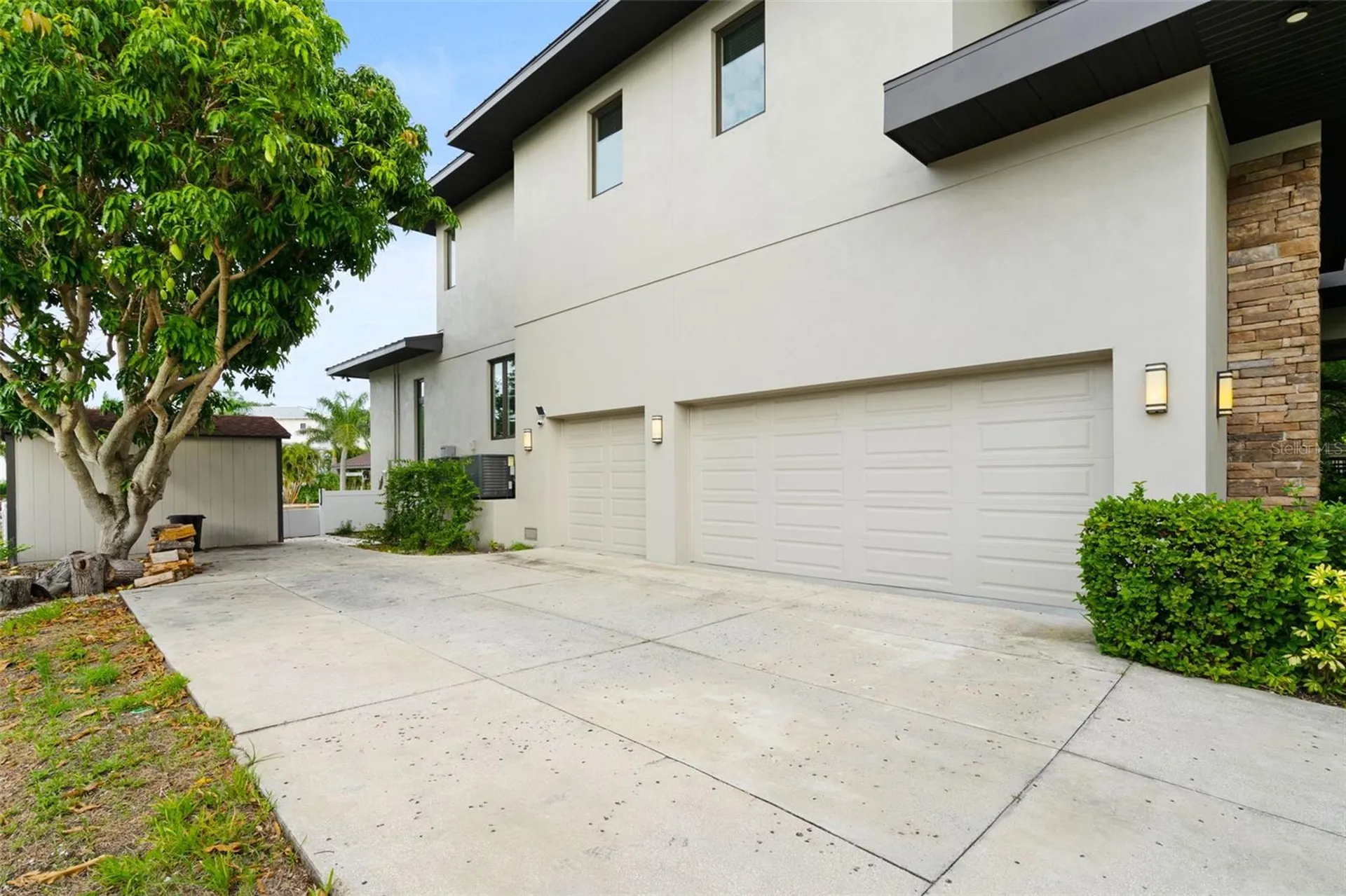 4905 W Spring Lake Drive Tampa FL 33629