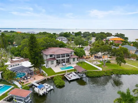 4905 W Spring Lake Drive Tampa FL 33629