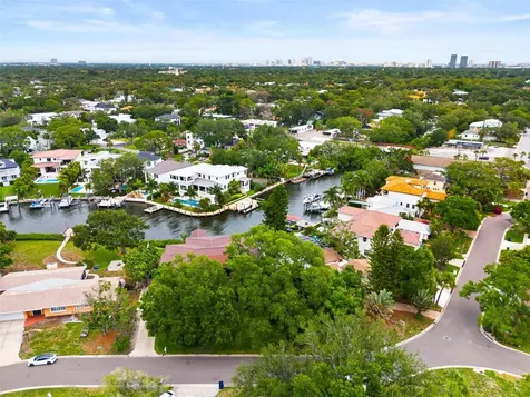 4905 W Spring Lake Drive Tampa FL 33629