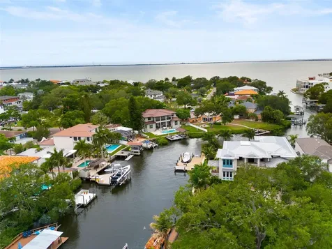 4905 W Spring Lake Drive Tampa FL 33629