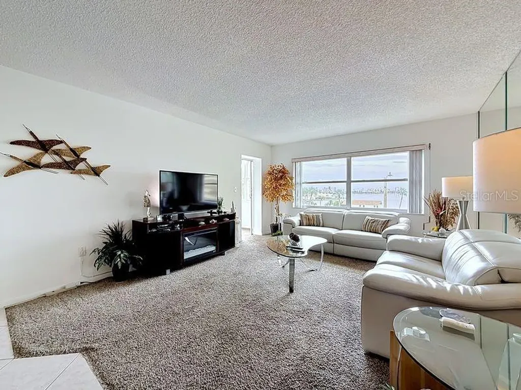 4550 Cove Circle St Petersburg FL 33708